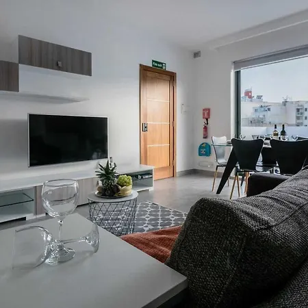 Daire Let Me Host- Etienne Court- *