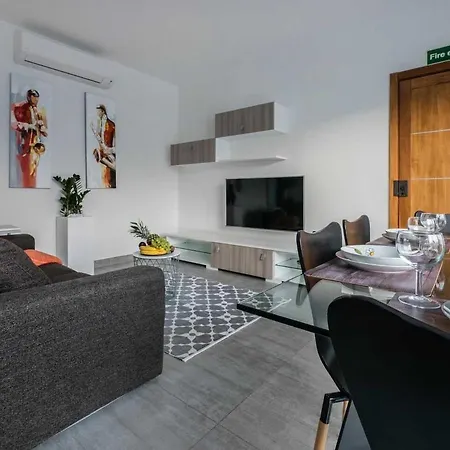 Apartment Let Me Host- Etienne Court- St. Paul's Bay