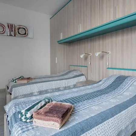 Apartment Let Me Host- Etienne Court-