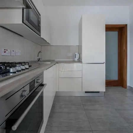 Let Me Host- Etienne Court- Apartment