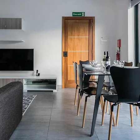 Apartment Let Me Host- Etienne Court- *