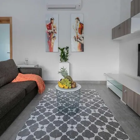 Let Me Host- Etienne Court- Apartment
